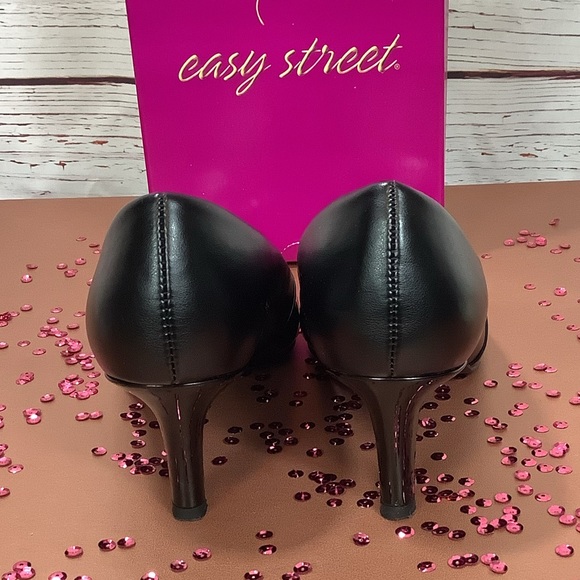 EASY STREET JENNA BLACK PATENT PUMP - Picture 9 of 11